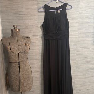 Signature by Sangria Classic Black Sleeveless Maxi Dress